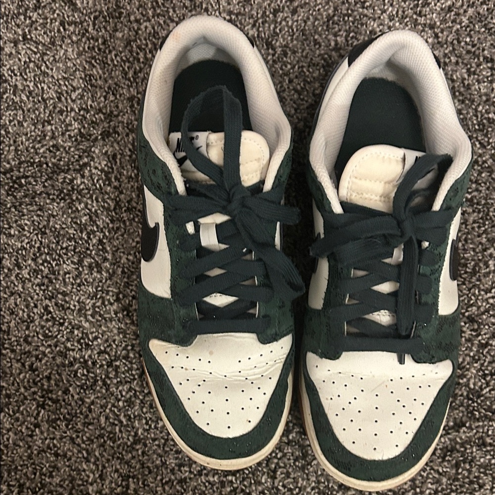 Nike Women's Shoes in Green and White